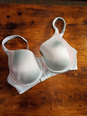 Like New Bali 34D Gorgeous mint Green/tan Lace Padded Underwire feminine Bra